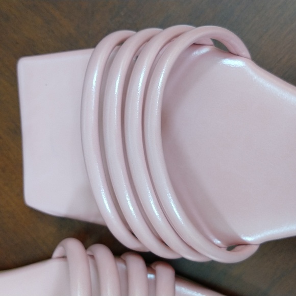 Journee Collection Sandals 7.5 - Picture 3 of 8